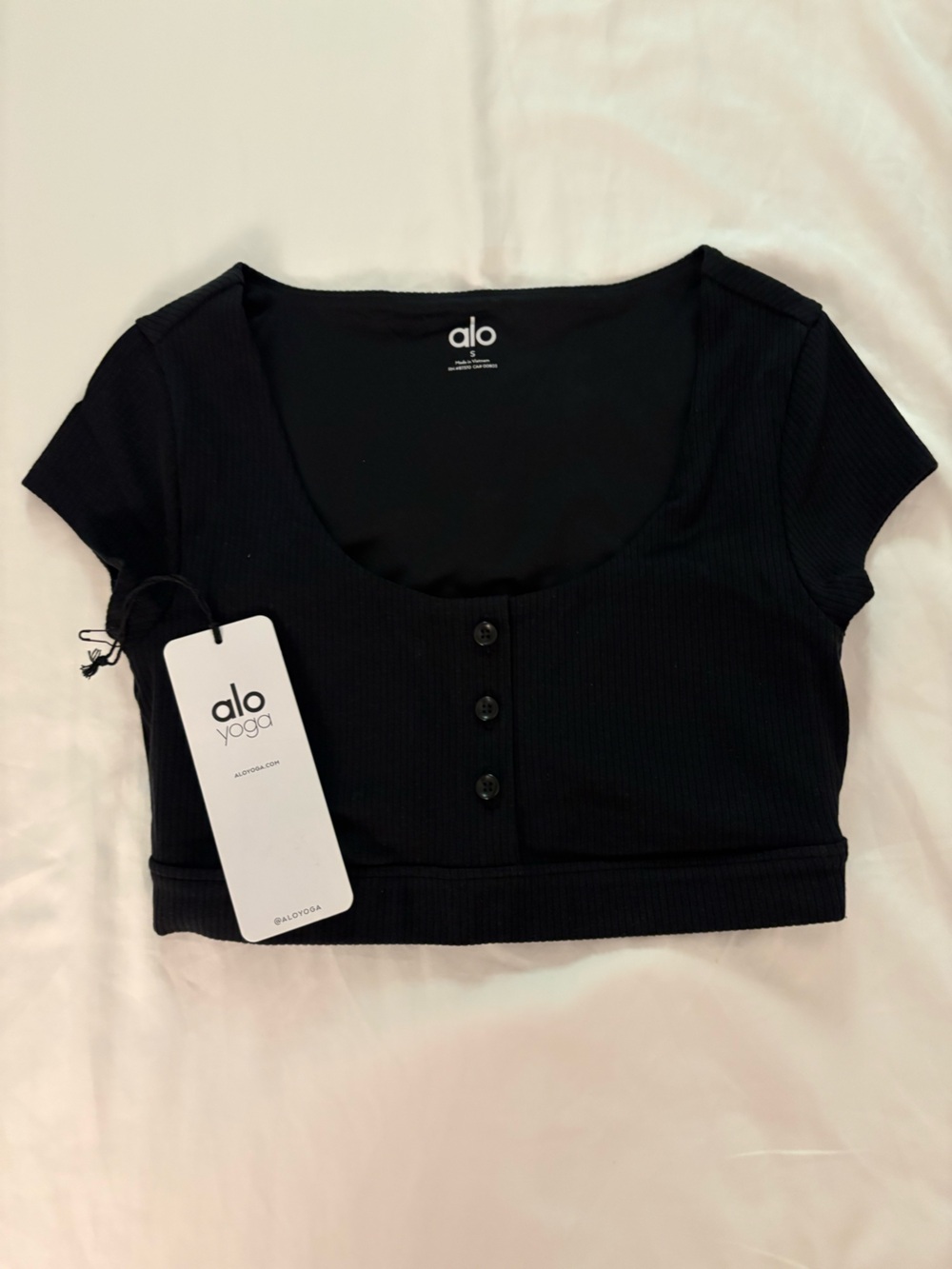 ALO Yoga Blissful Henley Bra Top
Size S
Color Black.